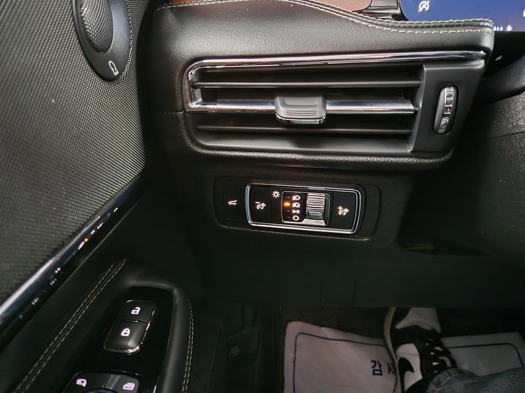 Lincoln Corsair - Vista 11