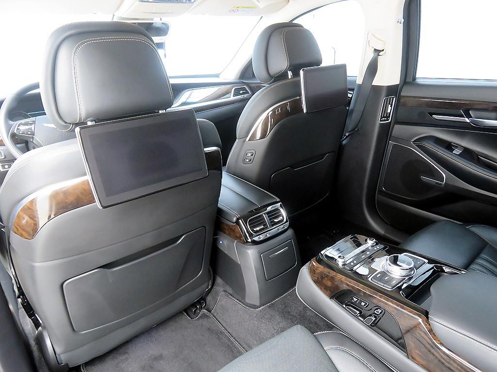 Genesis G90 - Vista 8