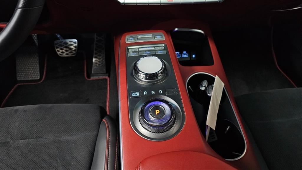 Genesis GV70 - Vista 9