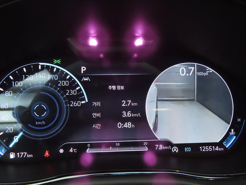 Genesis GV70 - Vista 8