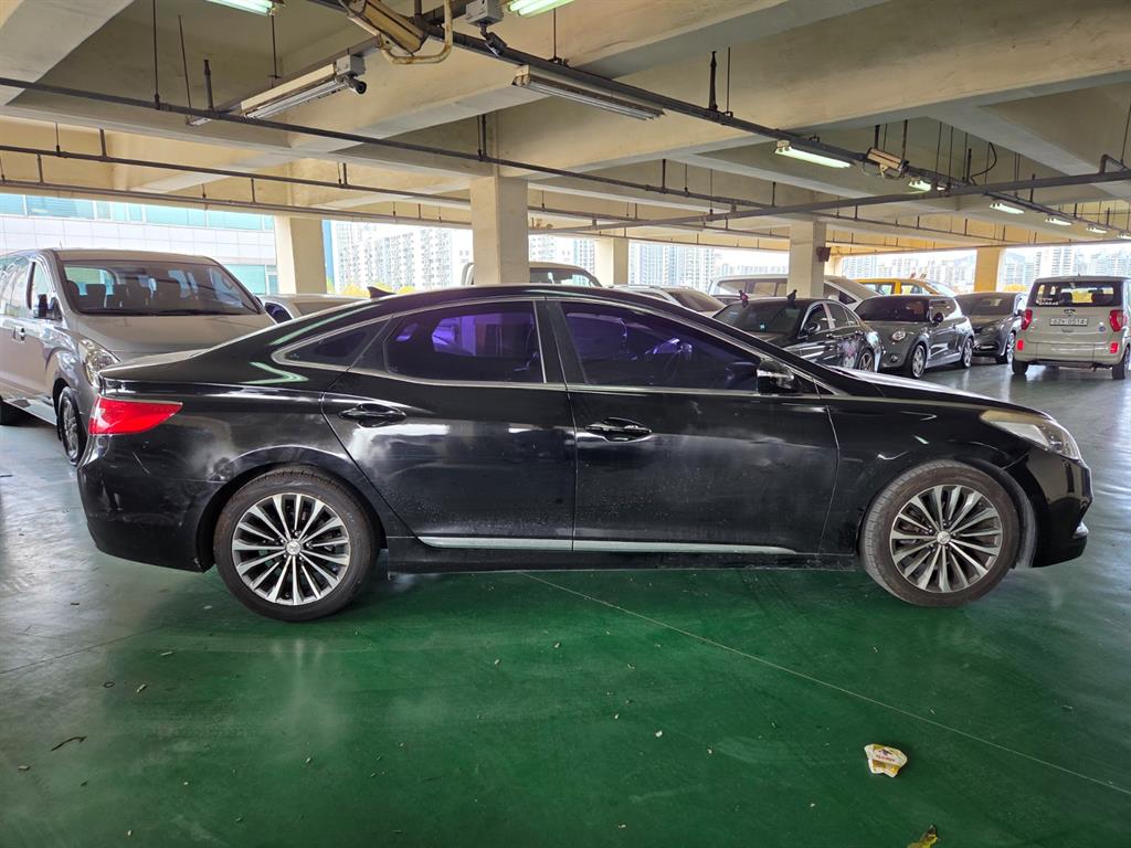 HYUNDAI Grandeur - Vista 5