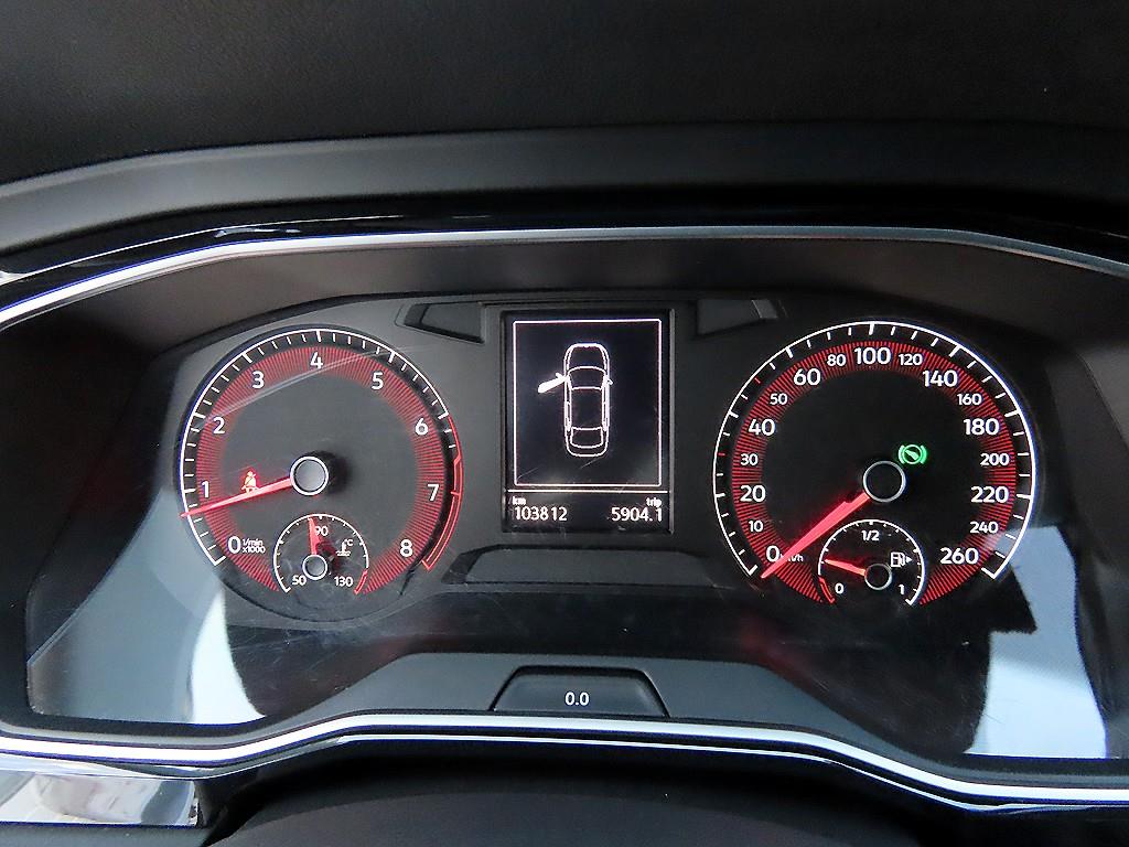 Volkswagen Jetta - Vista 9