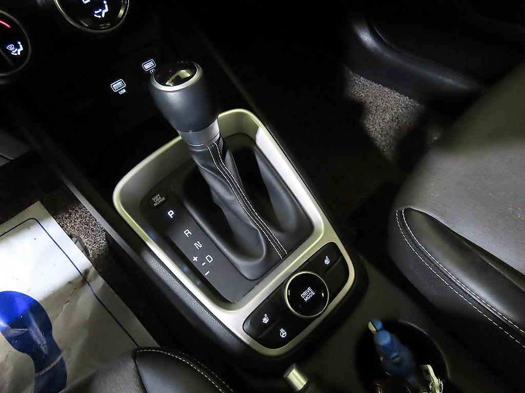 HYUNDAI Venue - Vista 12