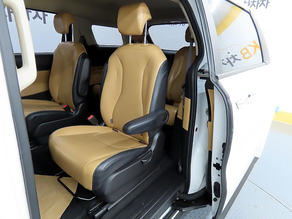 KIA Carnival - Vista 6