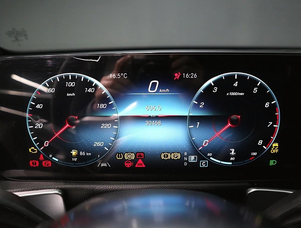 Mercedes Benz GLB Class - Vista 7