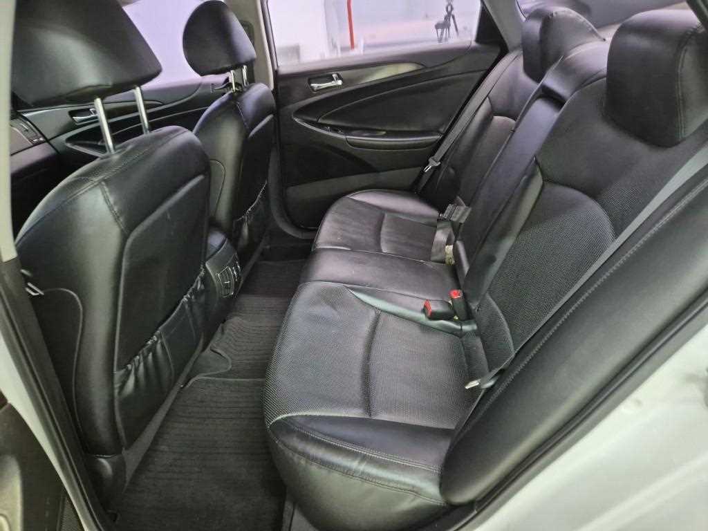 HYUNDAI Sonata - Vista 12