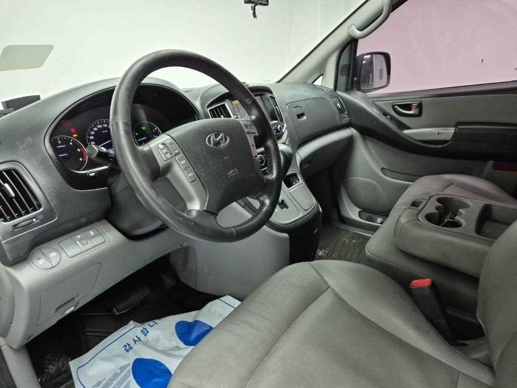 HYUNDAI Starex - Vista 7