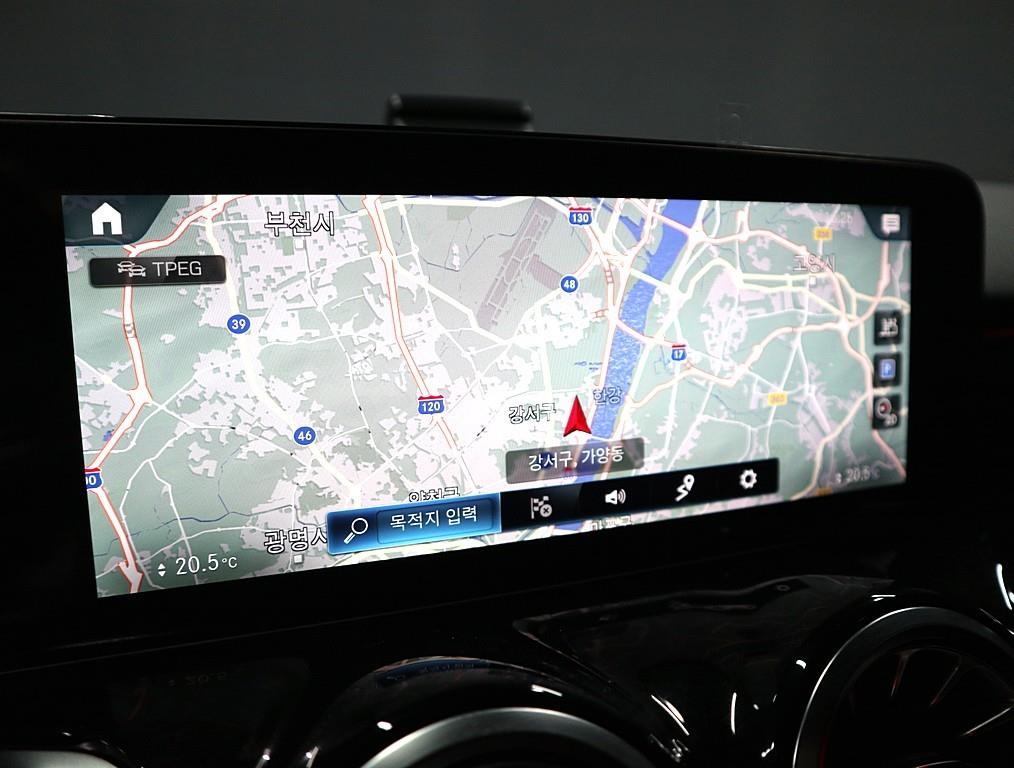 Mercedes Benz GLB Class - Vista 12