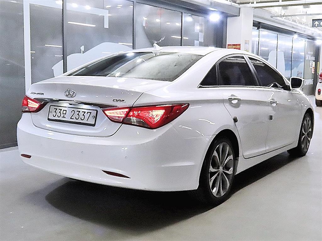 HYUNDAI Sonata - Vista 4