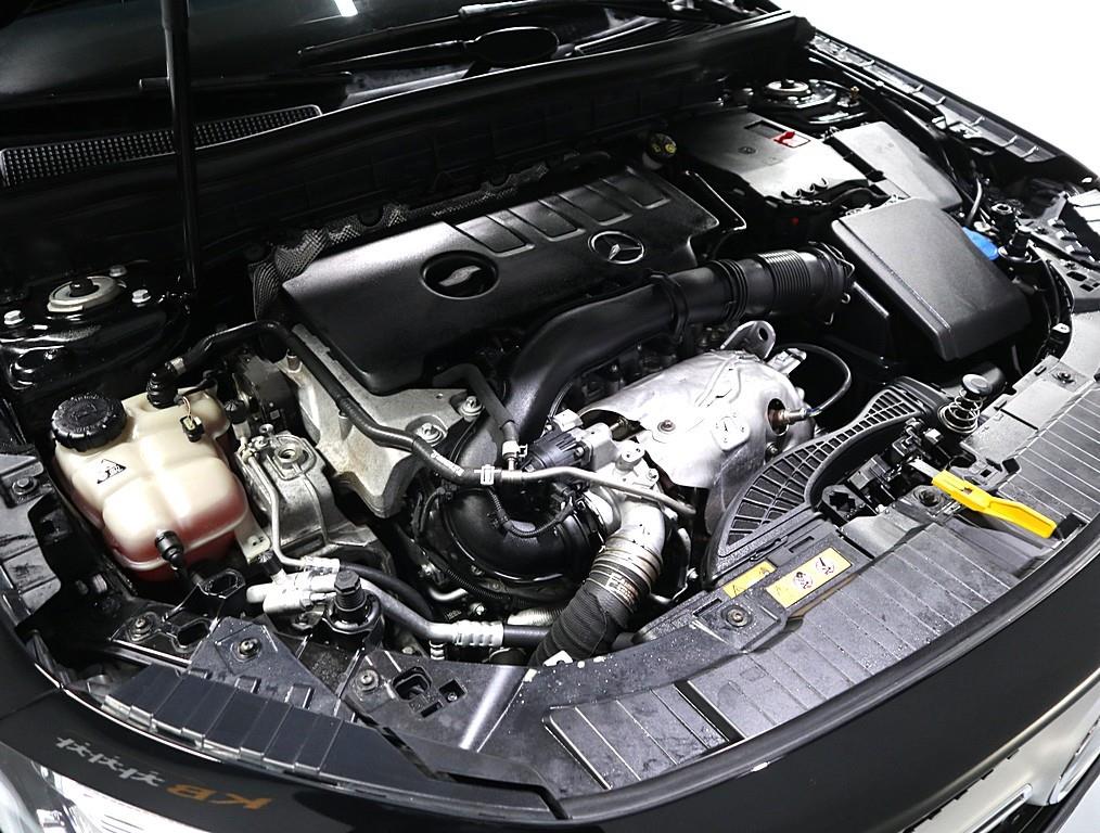 Mercedes Benz GLB Class - Vista 6