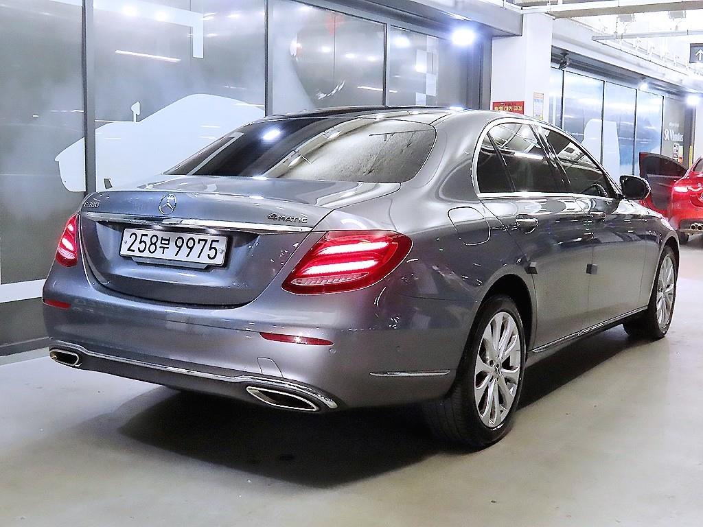 Mercedes Benz E class - Vista 4