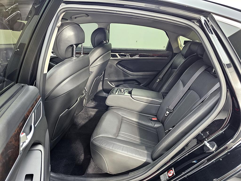 HYUNDAI Genesis - Vista 8