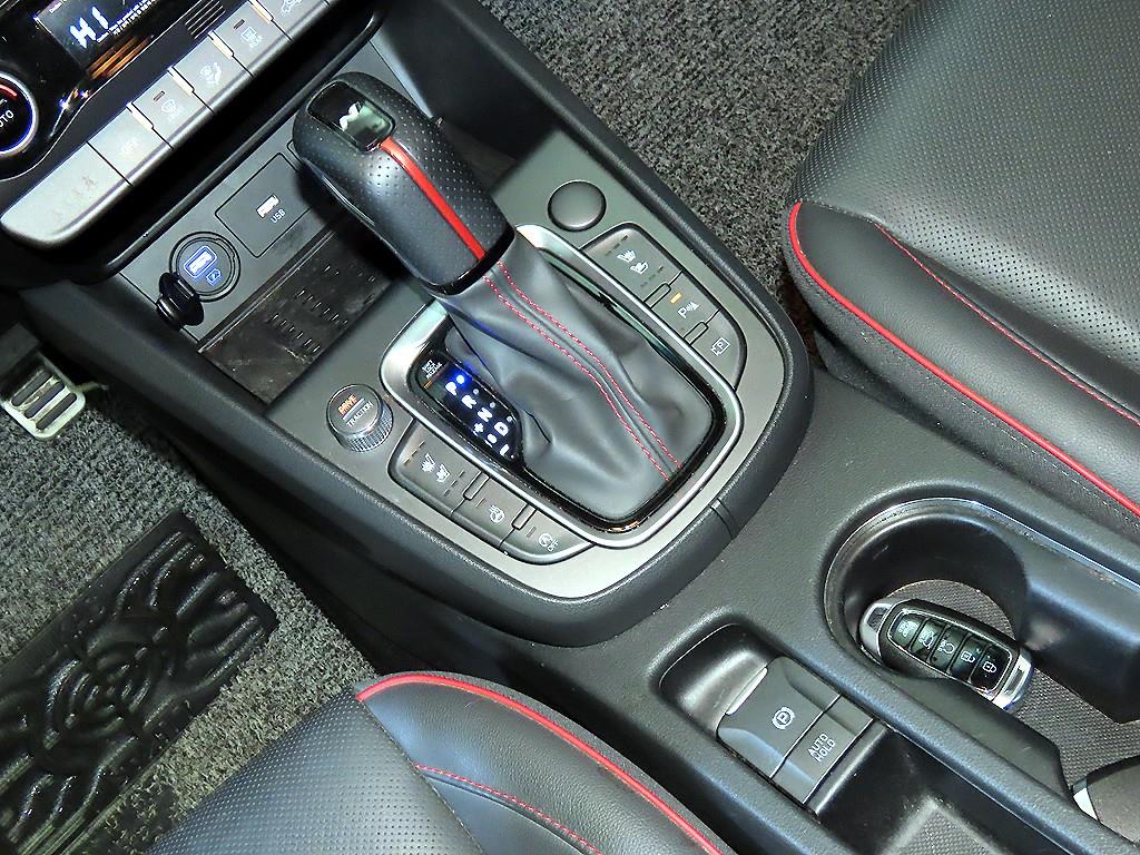 HYUNDAI Kona - Vista 12