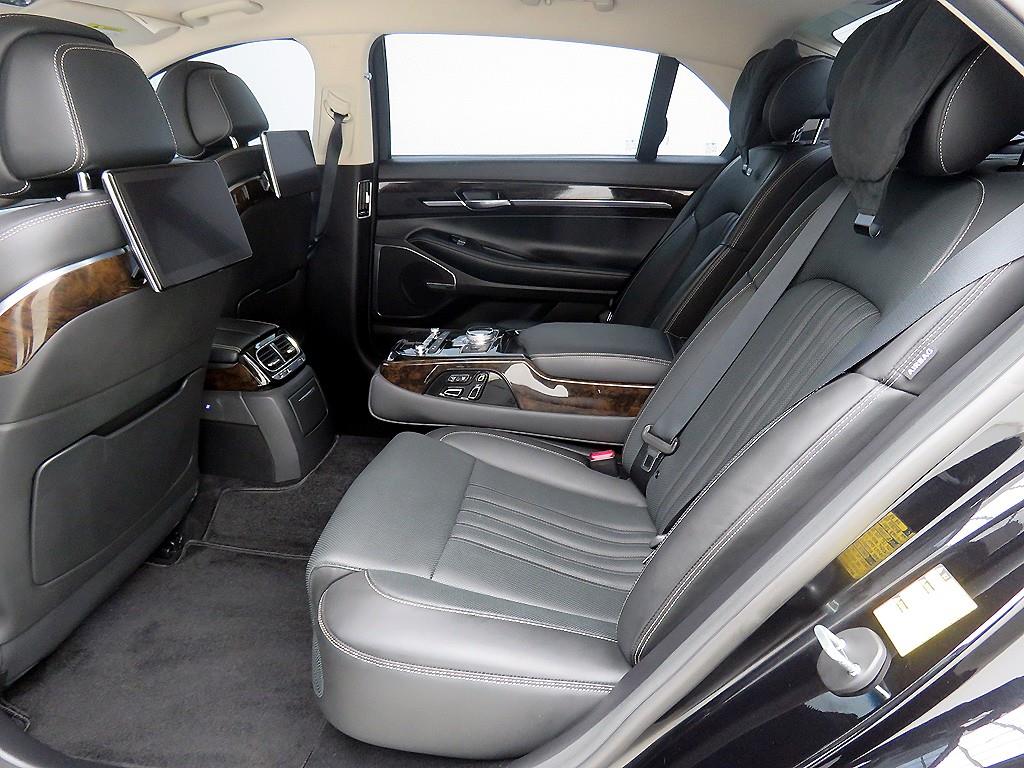 Genesis G90 - Vista 7