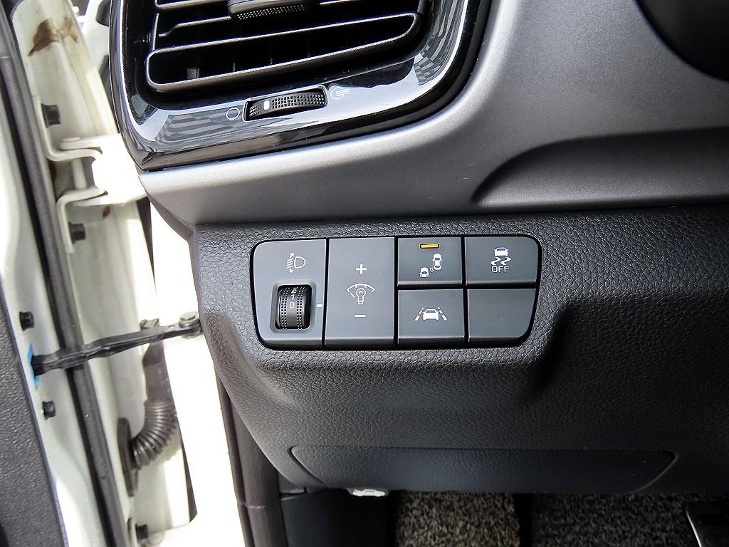 KIA Stonic 2019 Blanco - Importación desde Corea - HF Imports Iquique - Foto 13