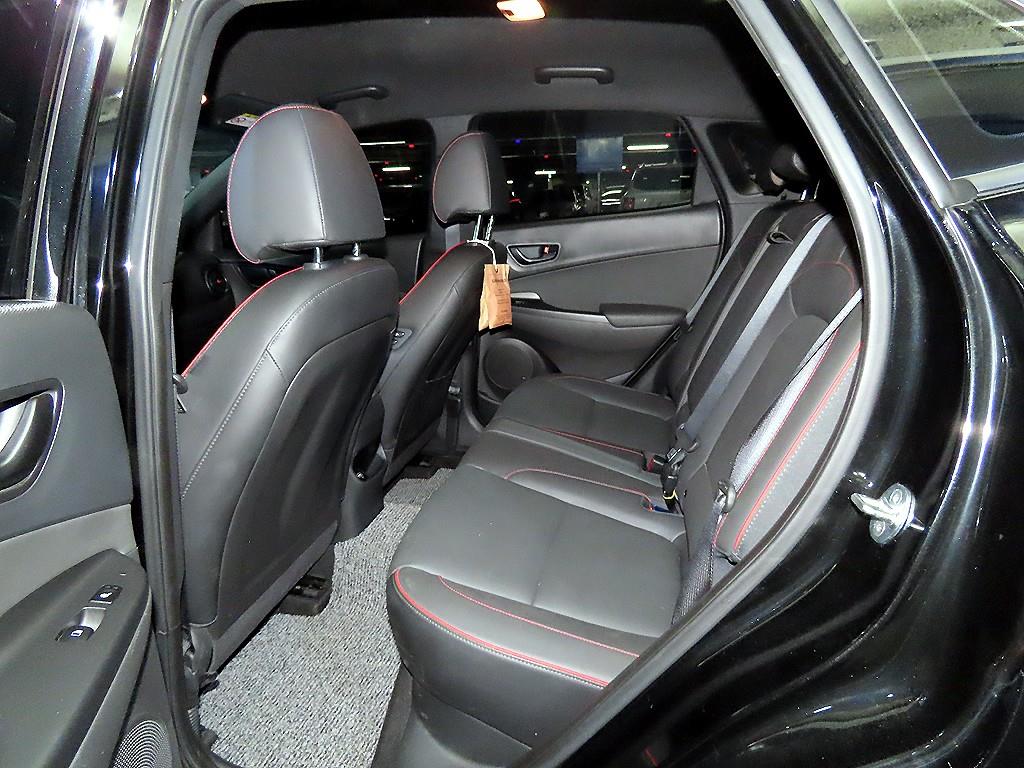 HYUNDAI Kona - Vista 7