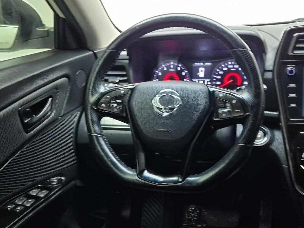 Ssangyong Tivoli - Vista 9