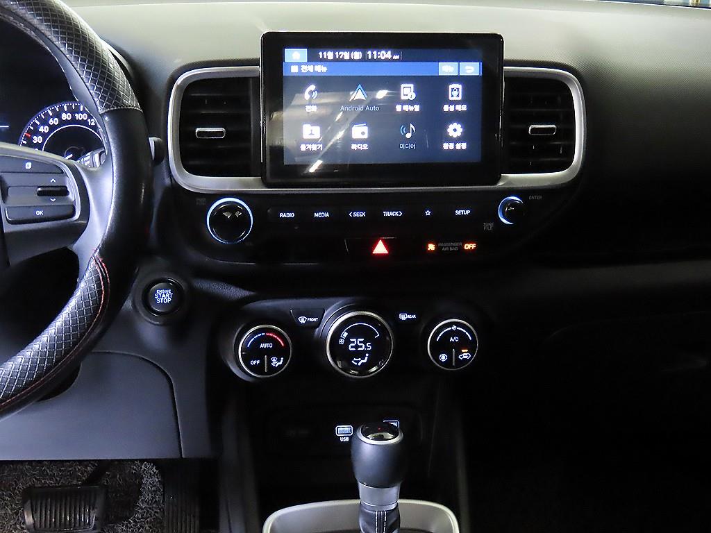 HYUNDAI Venue - Vista 11