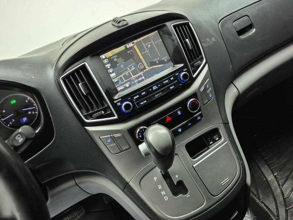 HYUNDAI Starex - Vista 10