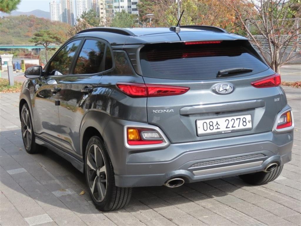 HYUNDAI Kona - Vista 7