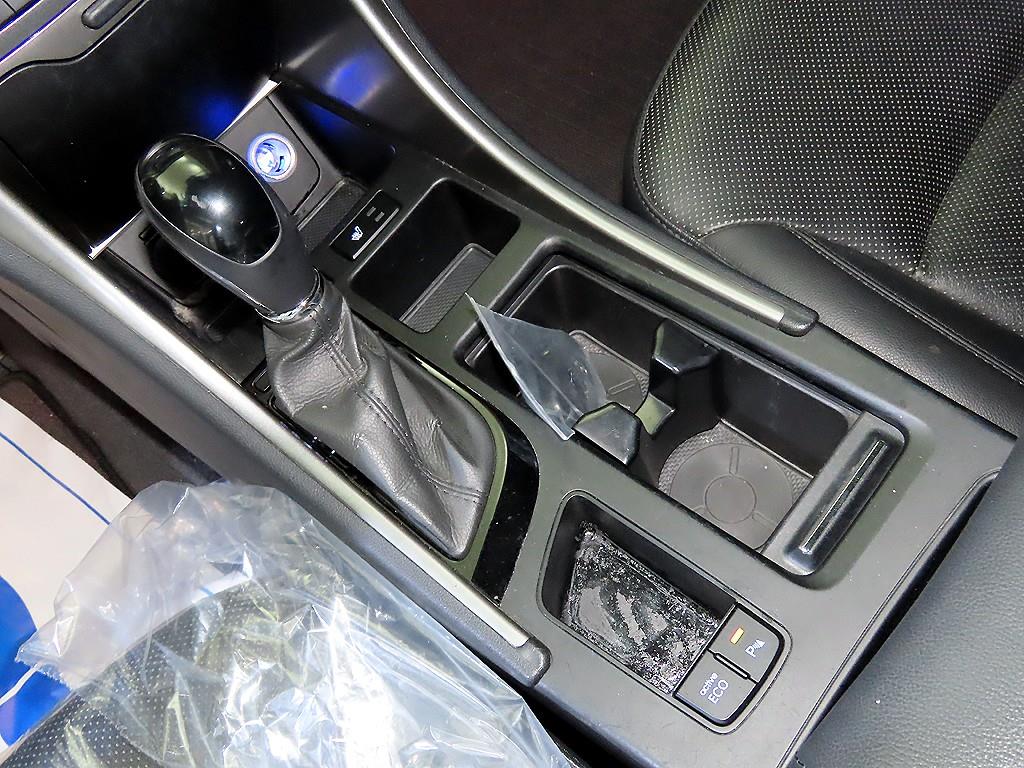 HYUNDAI Sonata - Vista 12