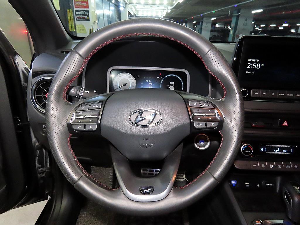 HYUNDAI Kona - Vista 8