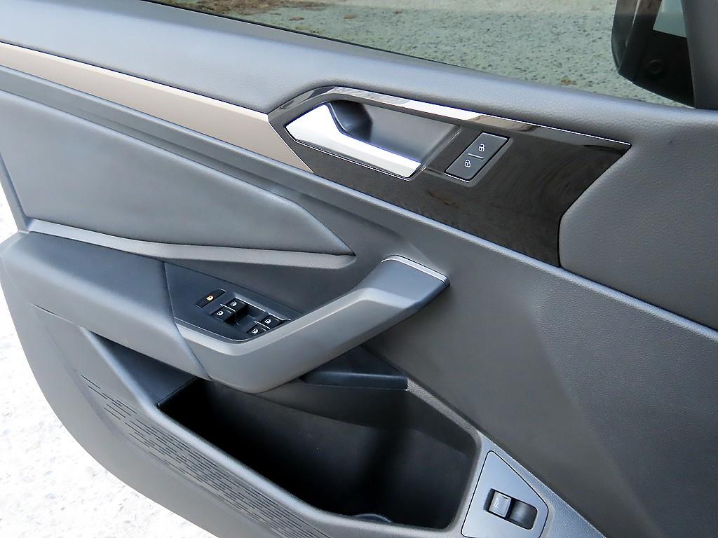 Volkswagen Jetta - Vista 11