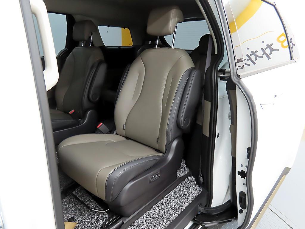 KIA Carnival - Vista 6