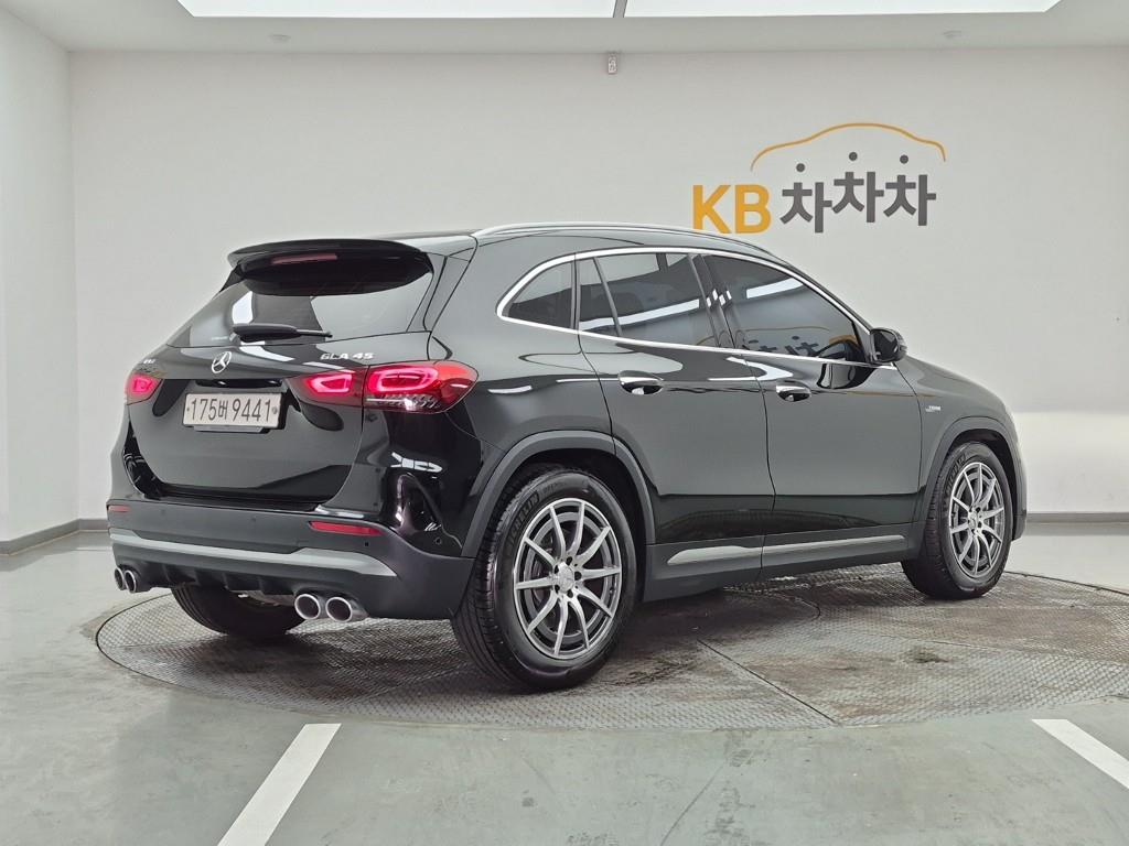 Mercedes Benz GLA Class - Vista 4