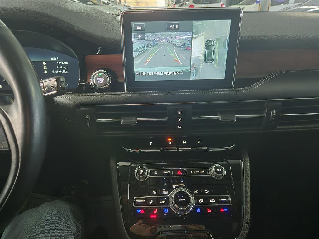 Lincoln Corsair - Vista 10