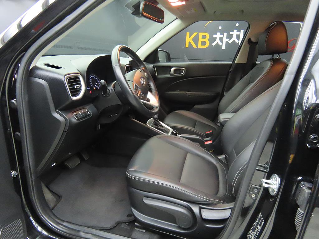 HYUNDAI Venue - Vista 5