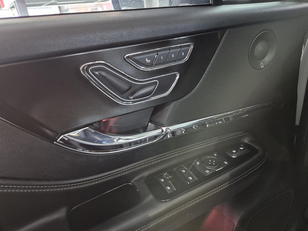 Lincoln Corsair - Vista 12