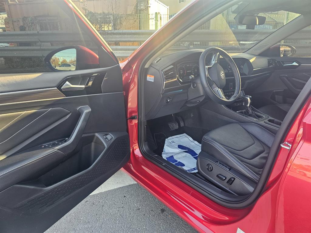 Volkswagen Jetta - Vista 9