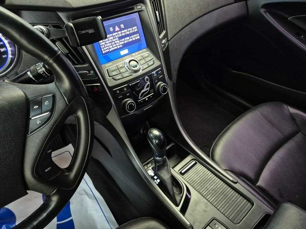 HYUNDAI Sonata - Vista 10