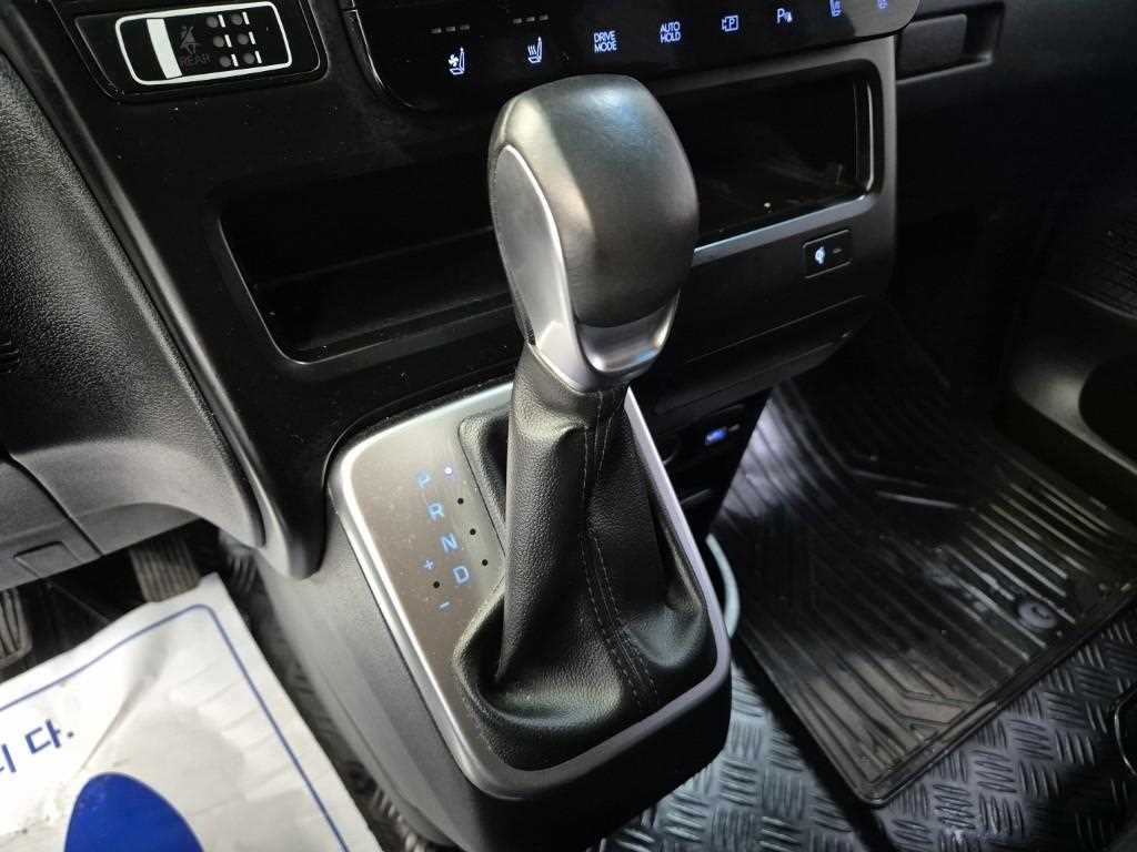 HYUNDAI Staria - Vista 8