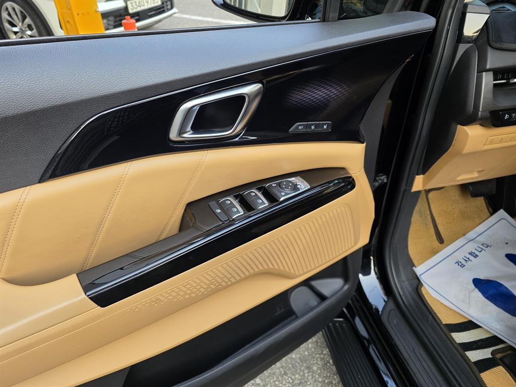 KIA Carnival - Vista 11