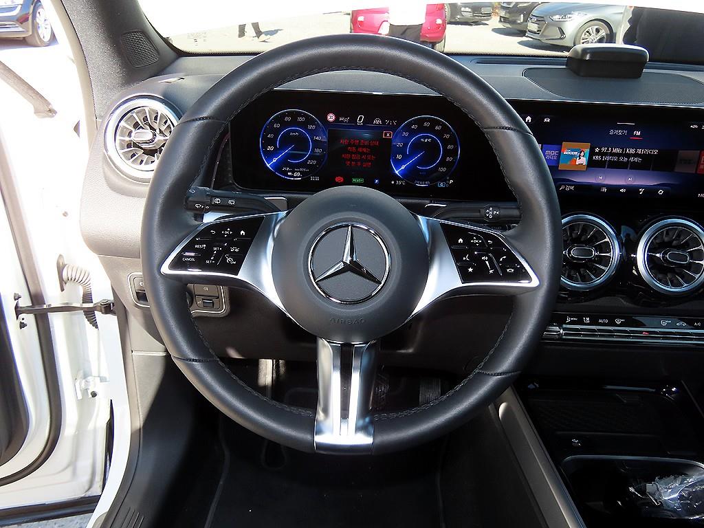 Mercedes Benz EQB - Vista 8