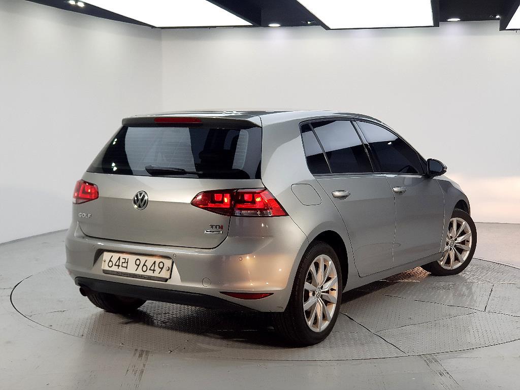 Volkswagen Golf - Vista 4