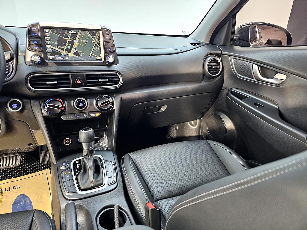 HYUNDAI Kona - Vista 10