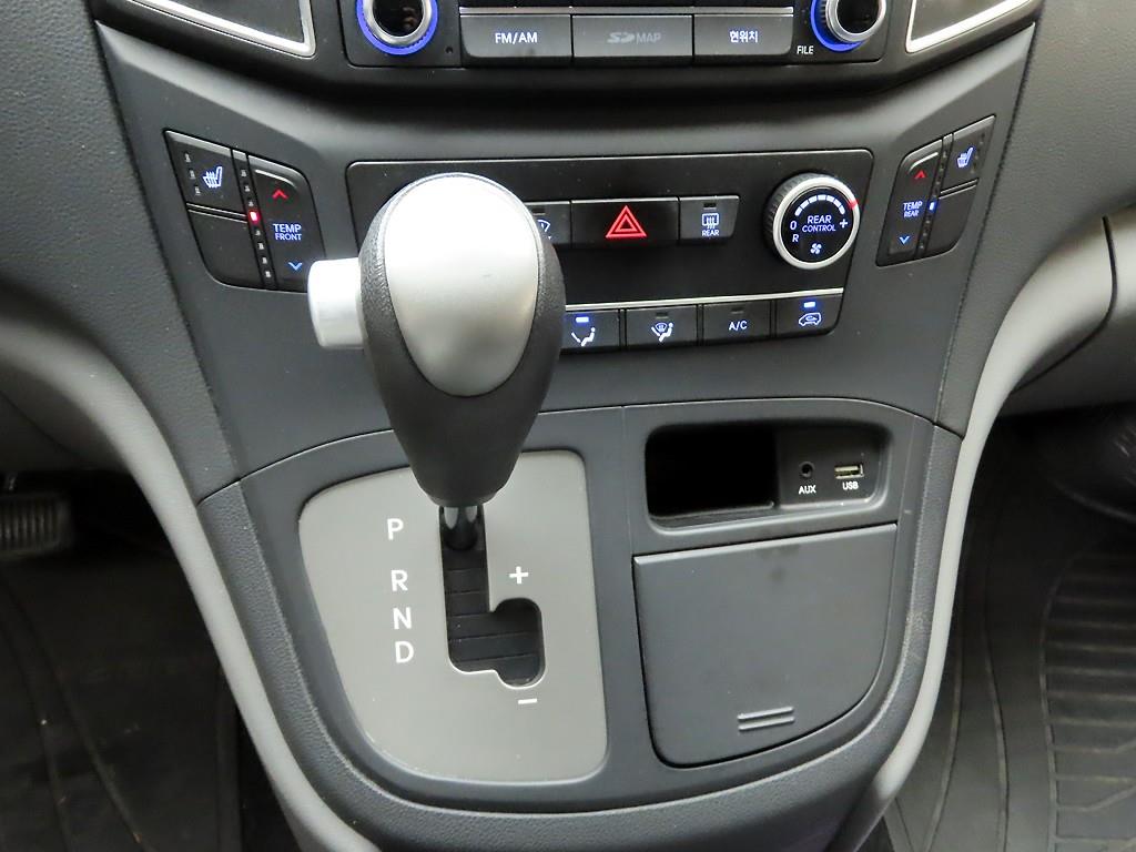 HYUNDAI Starex - Vista 10