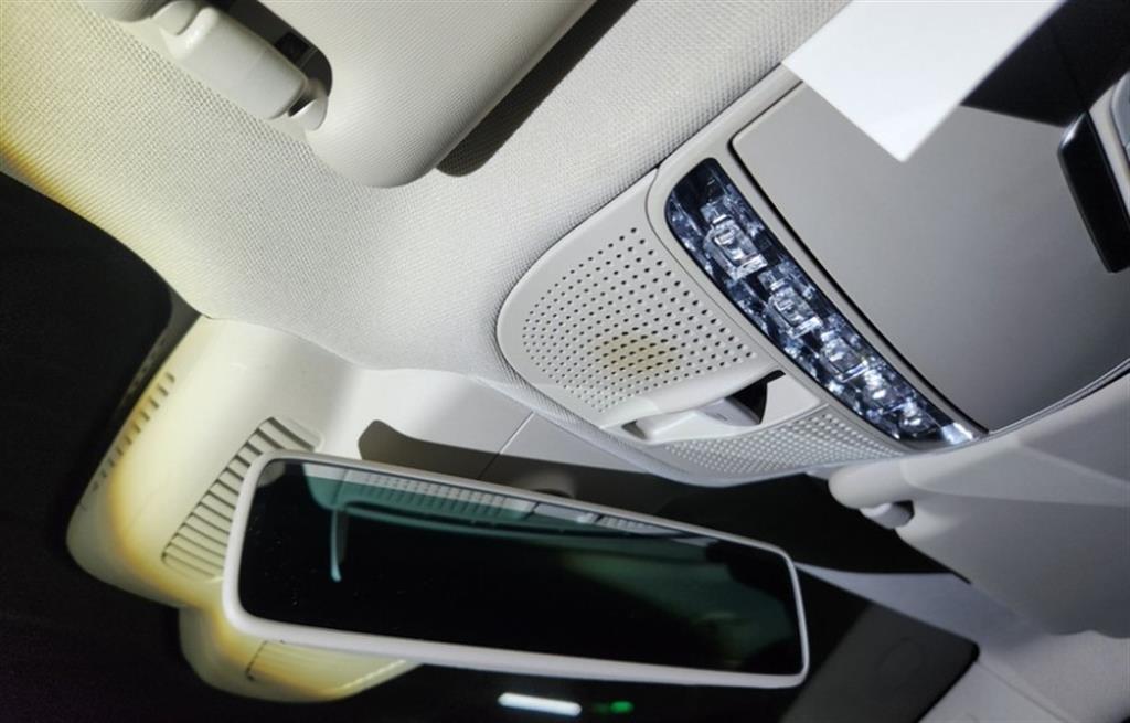 Mercedes Benz E class - Vista 12