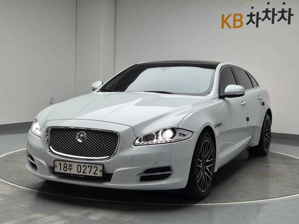 Jaguar XJ