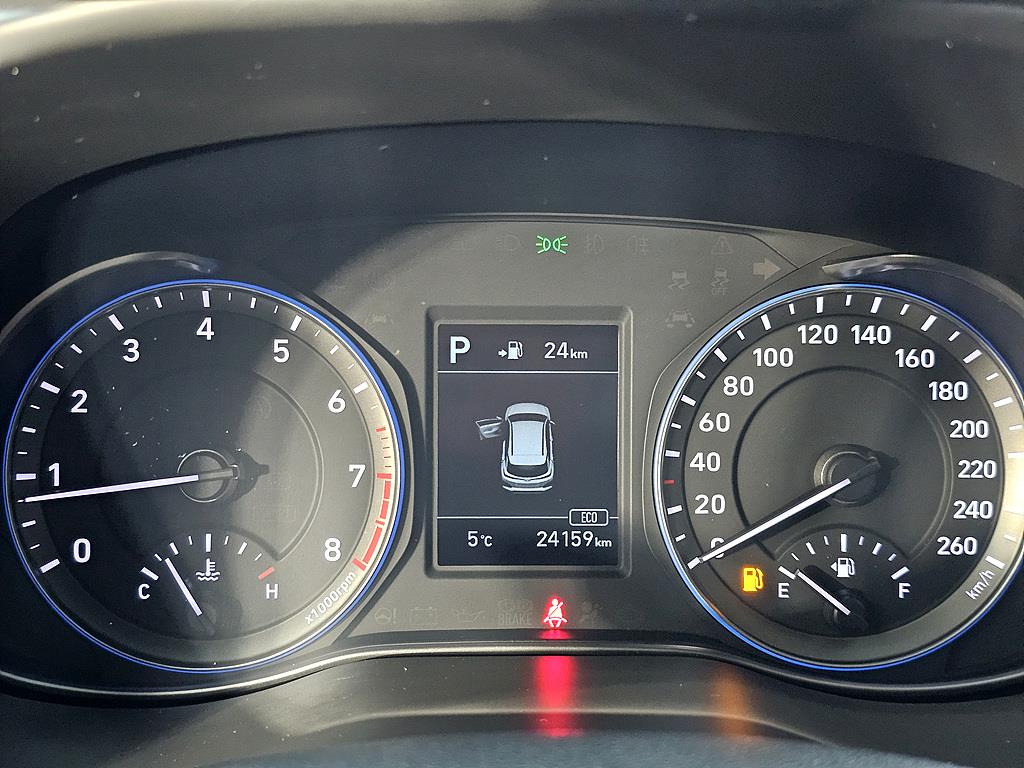 HYUNDAI Kona - Vista 7