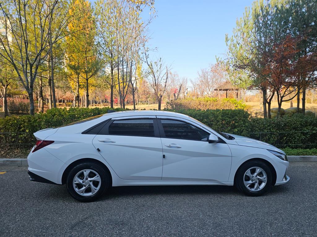 HYUNDAI Avante - Vista 4