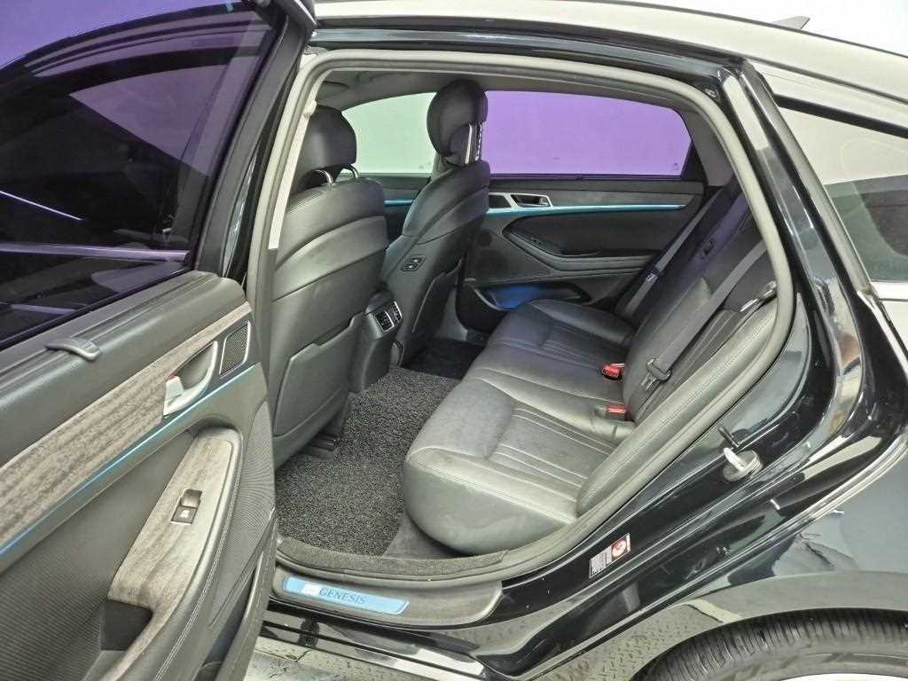 HYUNDAI Genesis - Vista 12