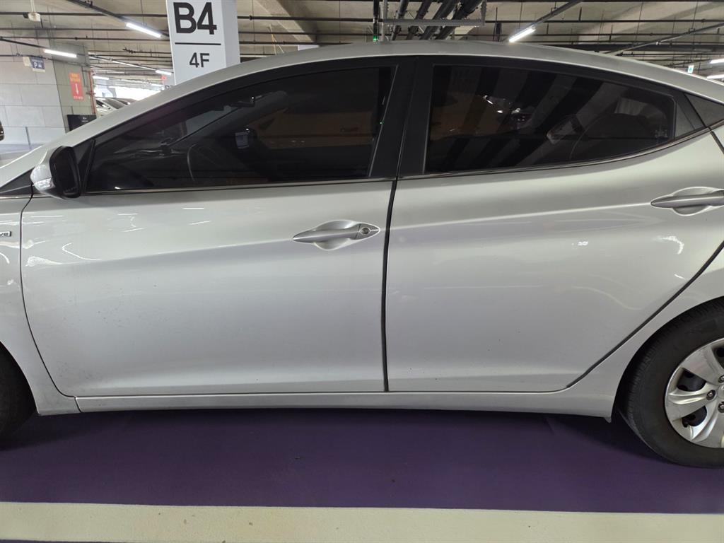 HYUNDAI Avante - Vista 3