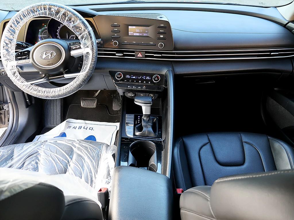 HYUNDAI Avante - Vista 9