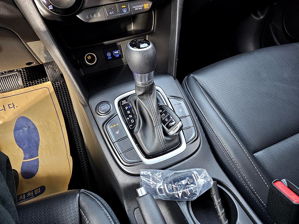 HYUNDAI Kona - Vista 12