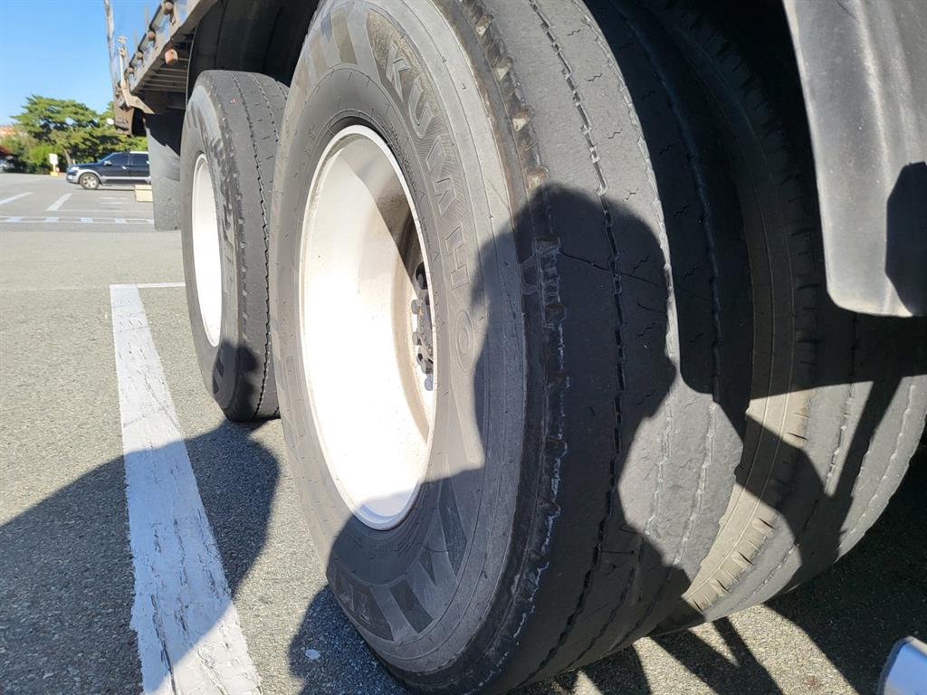 medium and large cargo truck - Vista 12