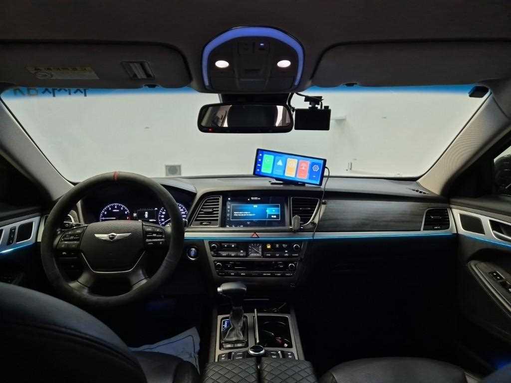 HYUNDAI Genesis - Vista 7